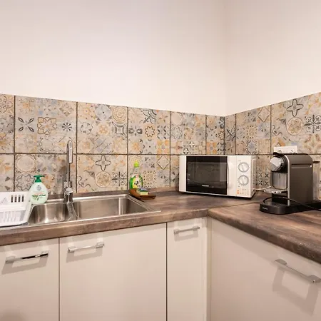 Lighthouse * בודפשט